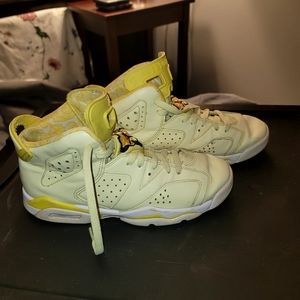 Nike Air Jordan 6 Retro GS Dynamic Yellow
